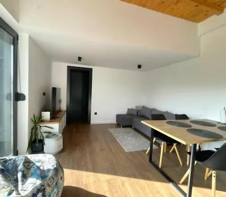 Engadin Mountain Kucica Apartamento